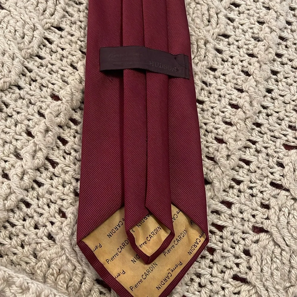 Vtg Pierre Cardin Hudson Tie‎ Paris New York 100% Imported Polyester Burgundy